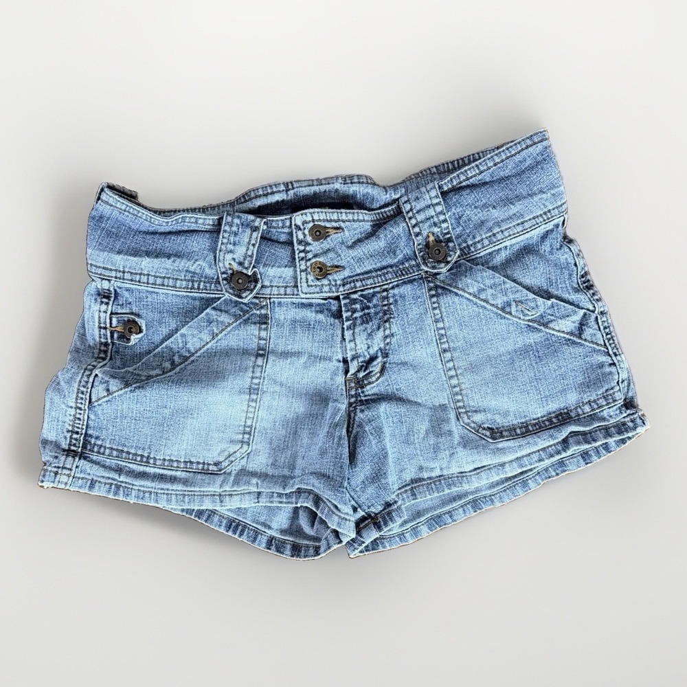 Vintage Women's l.e.i. low-rise double-button denim mini shorts, Y2k Size 7